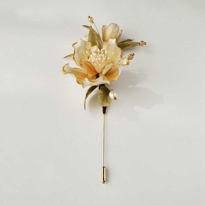 Spilla di camelia bianca in seta di gelso con fiore di velluto fatto a mano Buddha Stones
