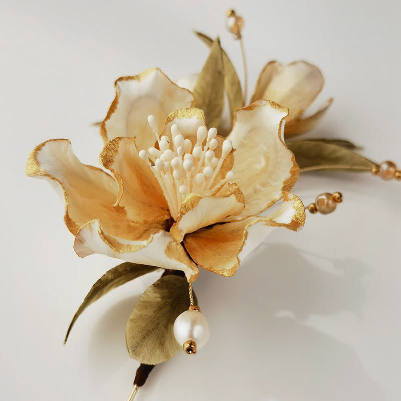 Spilla di camelia bianca in seta di gelso con fiore di velluto fatto a mano Buddha Stones