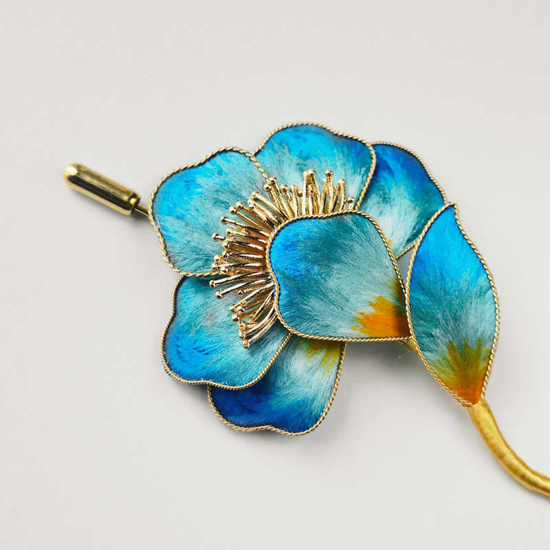 Spilla con fiore blu in seta di gelso e Buddha Stones, realizzata a mano