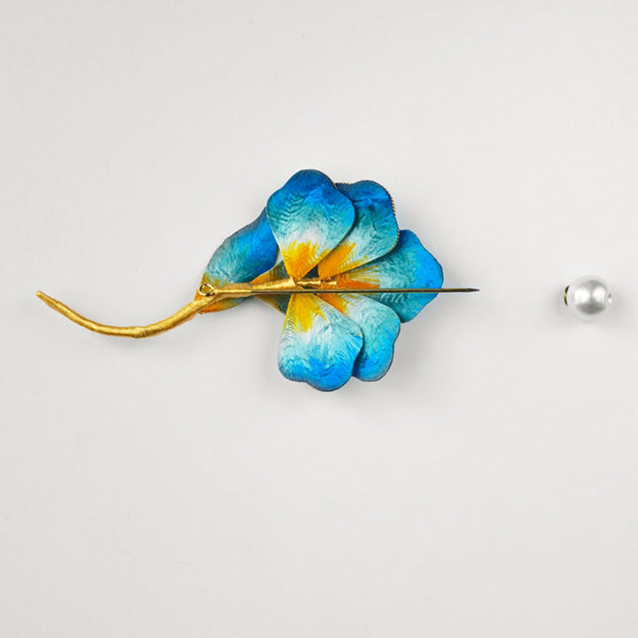 Spilla con fiore blu in seta di gelso e Buddha Stones, realizzata a mano
