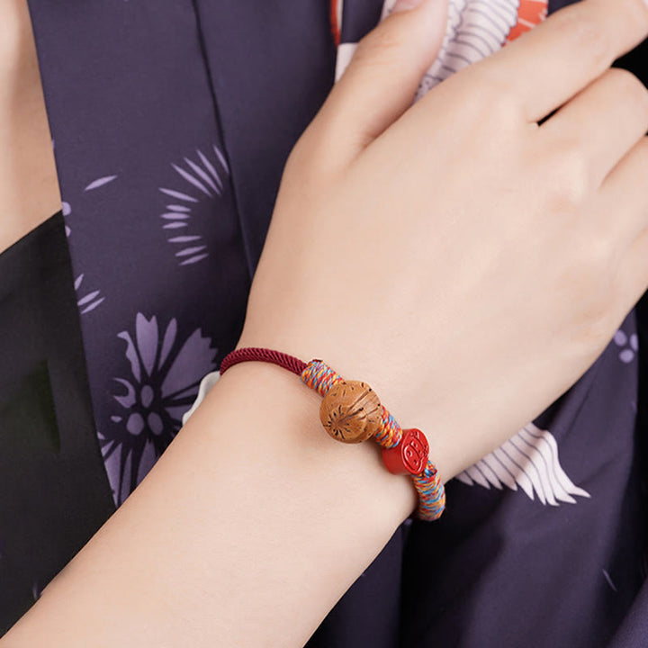 Braccialetto della fortuna fatto a mano con Buddha Stones, zodiaco cinese, filo rosso, nocciolo di pesca, cinabro
