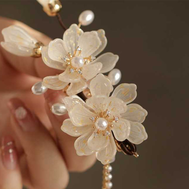 Fermaglio per capelli laterale con nappa di magnolia classica Buddha Stones