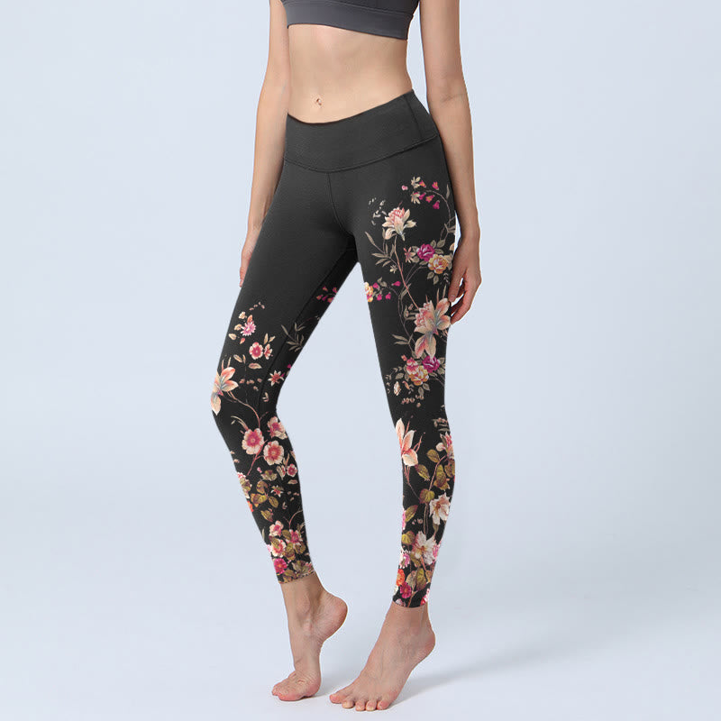 Buddha Stones Rose rosa Fiori beige Stampa Leggings da palestra Fitness Pantaloni da yoga da donna - Nero - US18, UK/AU22, EU50 (4XL) - image 0
