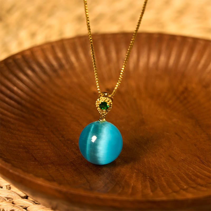 Buddha Stones Collana con ciondolo a forma di palla rotonda con occhio di gatto e simbolo di fiducia - Occhio di gatto blu - image 0