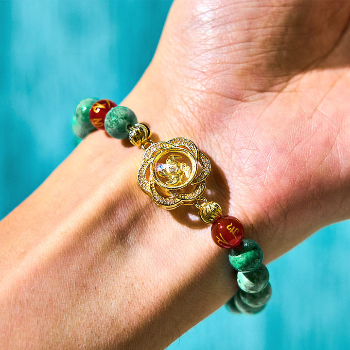 Braccialetto della prosperità con ciondolo ciclone Om Mani Padme Hum in giada naturale Buddha Stones
