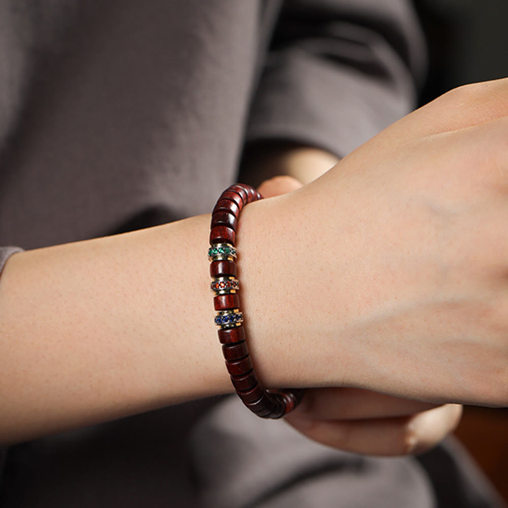 Bracciale della pace con zirconi, piccole foglie di sandalo rosso e Buddha Stones in legno di ebano