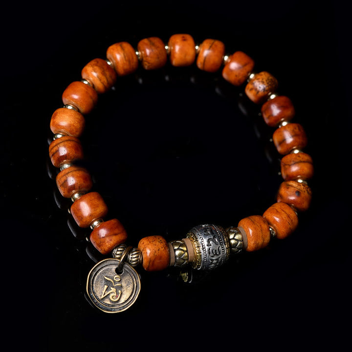 Braccialetto di protezione dalla fortuna in sanscrito OM con perline di osso di cammello tibetano naturale di Buddha Stones