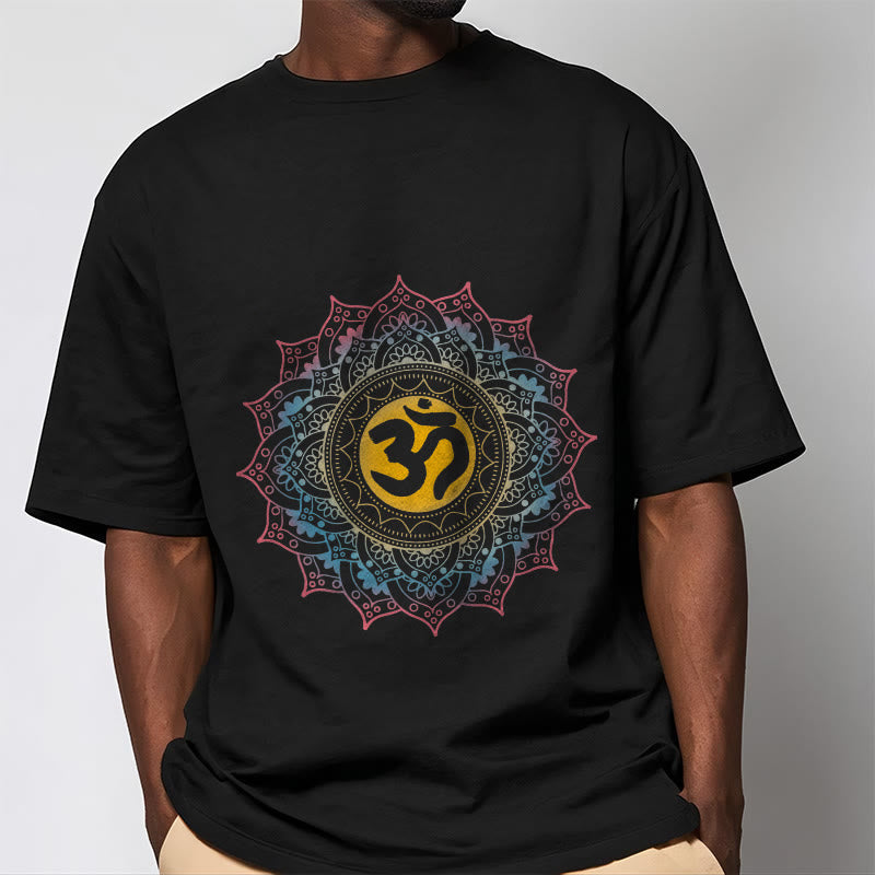 Maglietta con motivo Mandala OM Buddha Stones in sfumatura di colore - image 1