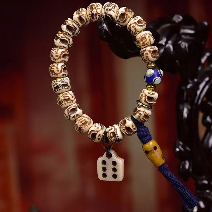 Braccialetto di protezione con nappa intagliata in osso di cammello Buddha Stones e Garuda