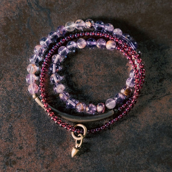 Bracciale multistrato Buddha Stones Retro in ametista da 6 mm e granato da 4 mm