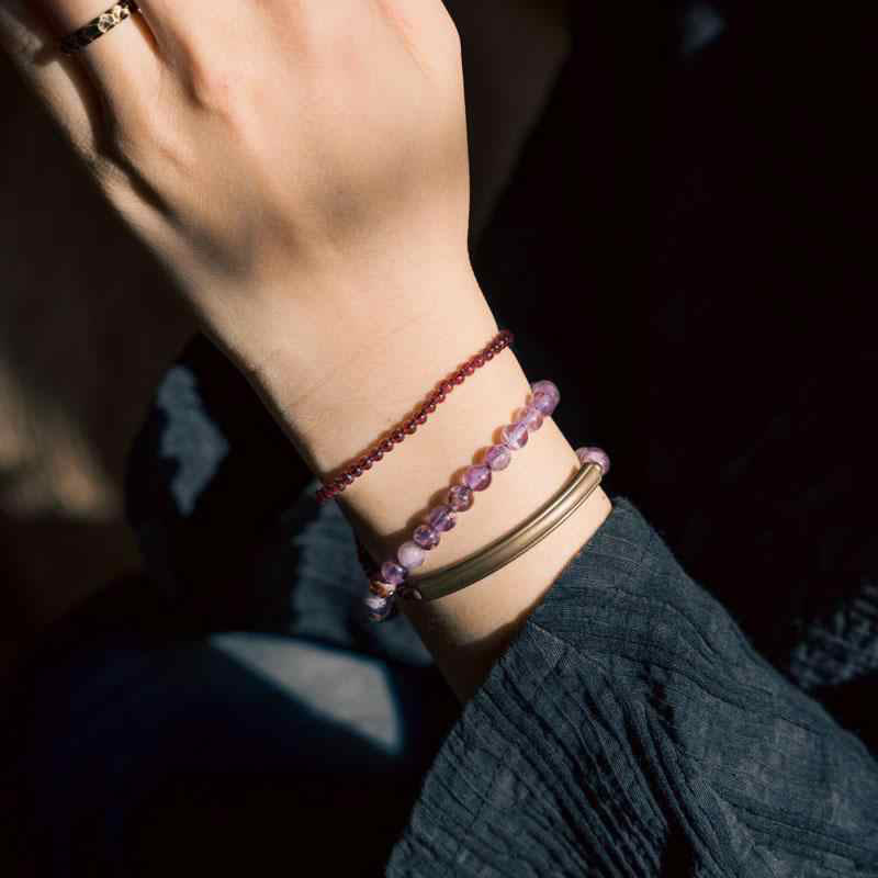 Bracciale multistrato Buddha Stones Retro in ametista da 6 mm e granato da 4 mm