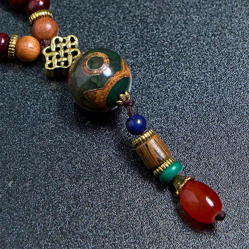 Collana con ciondolo a forma di testa di elefante, in legno wengé, fatto a mano in Tibet, con perline Dzi di protezione. - image 5