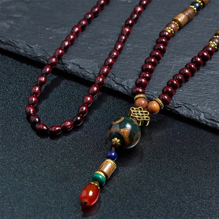 Collana con ciondolo a forma di testa di elefante, in legno wengé, fatto a mano in Tibet, con perline Dzi di protezione. - image 3