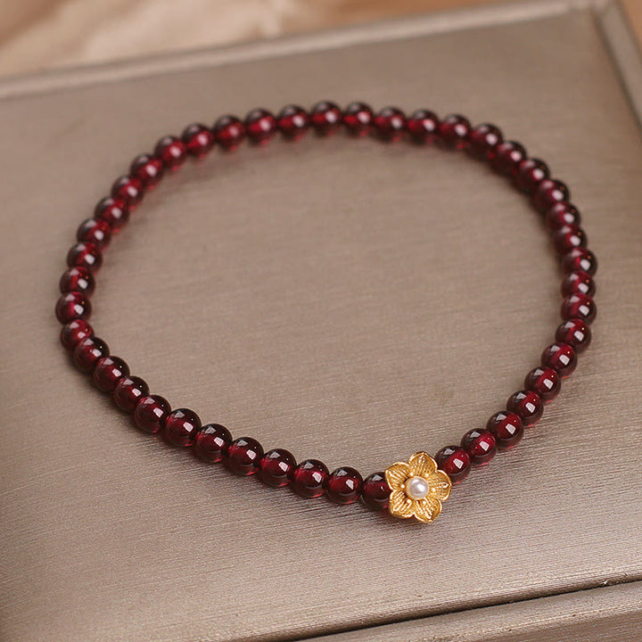 Bracciale Buddha Stones con perle di granato naturale da 4 mm e fiore della passione