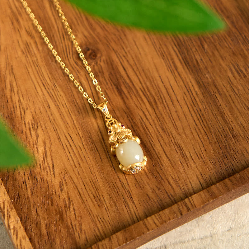 Collana con ciondolo a catena PiXiu in giada bianca con Buddha Stones e portafortuna - image 2