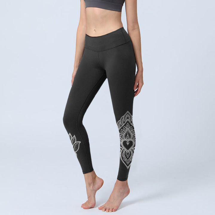 Buddha Stones Leggings da palestra con stampa di fiori e petali a forma di cuore, pantaloni da yoga da donna - Nero - US18, UK/AU22, EU50 (4XL) - image 0