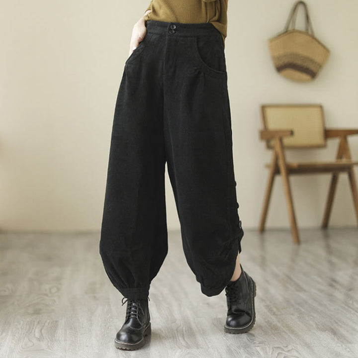 Pantaloni da donna in velluto a coste con tasche e bottoni decorativi, modello casual con Buddha Stones e apertura sulla gamba. - image 8