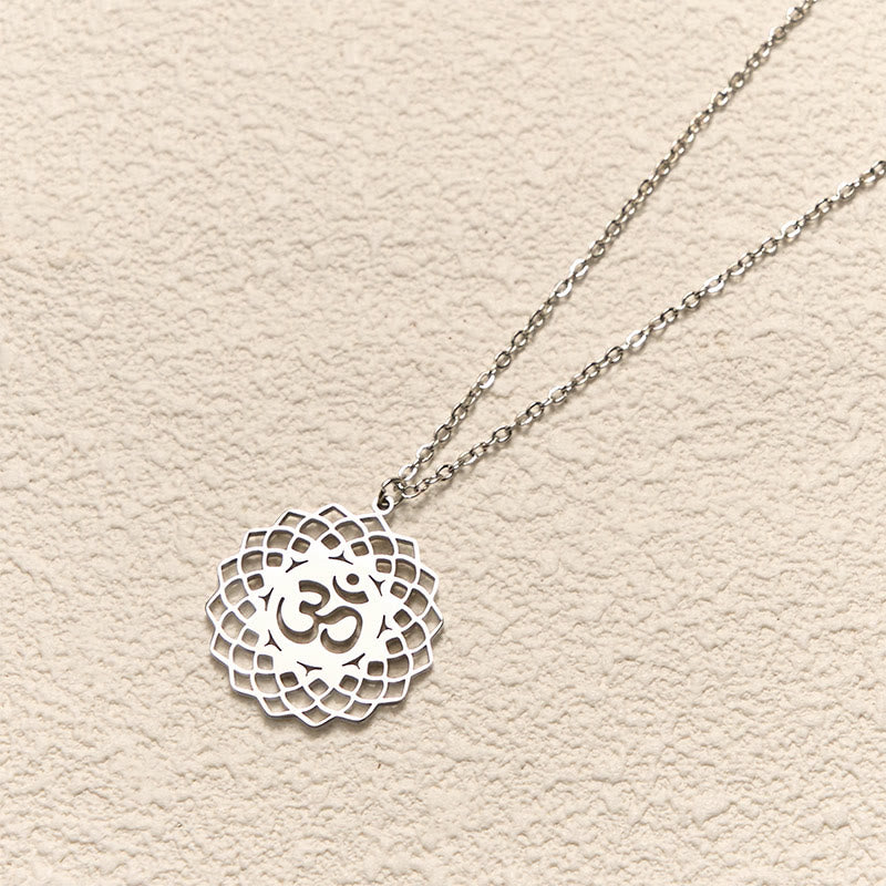 Collana con ciondolo in acciaio inossidabile con simbolo Om Buddha Stones, motivo: loto cavo - image 11