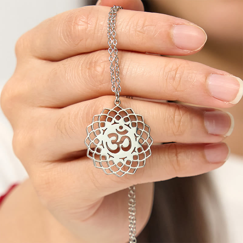 Collana con ciondolo in acciaio inossidabile con simbolo Om Buddha Stones, motivo: loto cavo - image 13