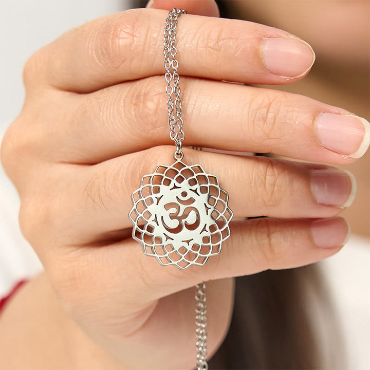 Collana con ciondolo in acciaio inossidabile con simbolo Om Buddha Stones, motivo: loto cavo - image 13