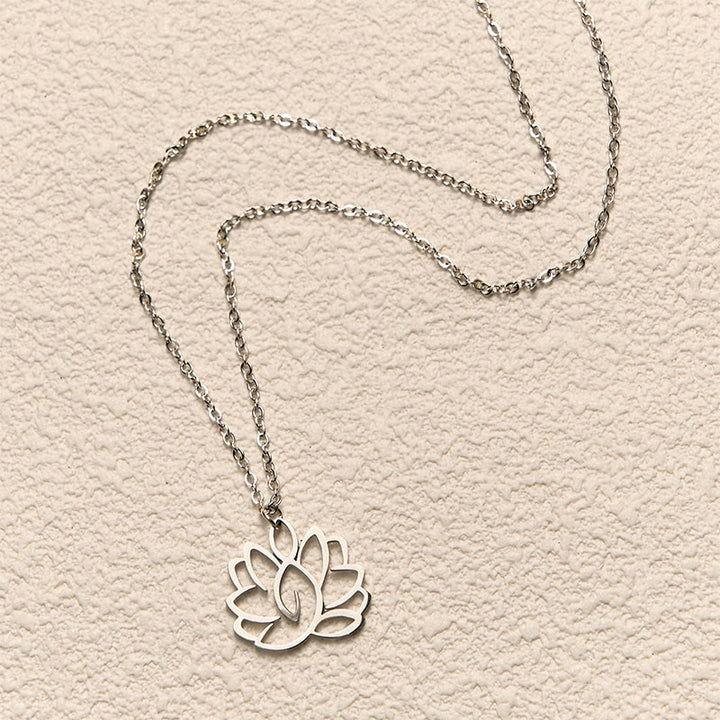 Collana con ciondolo dell'illuminazione in acciaio inossidabile con design a forma di loto cavo Buddha Stones - image 2