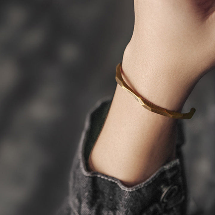 Bracciale rigido aperto per la cura di sé, in ottone e rame, lucidato a mano, con Buddha Stones - image 9