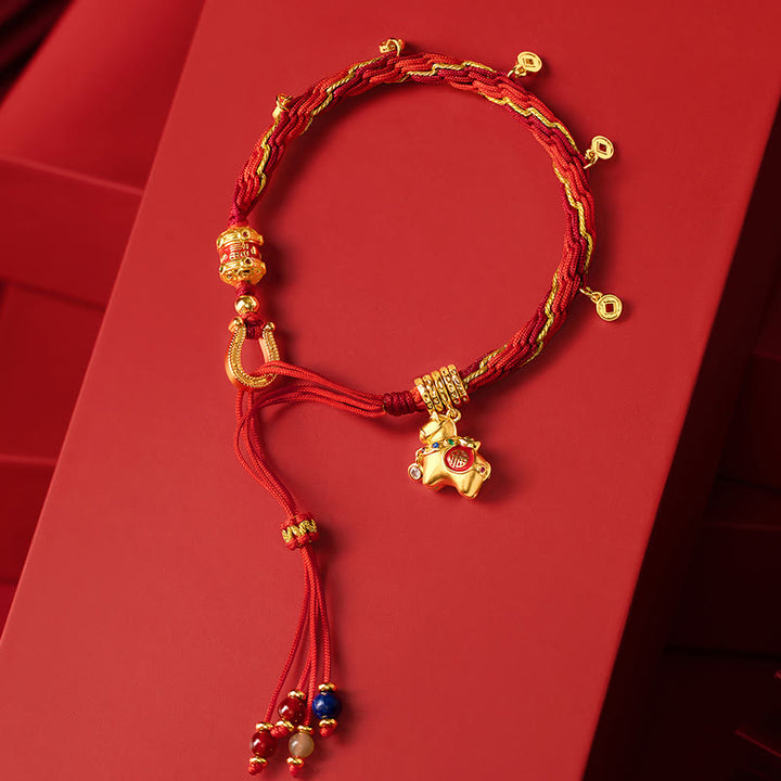 Buddha Stones Bracciale intrecciato con corda rossa portafortuna in oro 18k placcato in rame con carattere Fu dell'anno del cavallo - Cavallo e corda rossa (circonferenza del polso 15-22 cm) - image 0