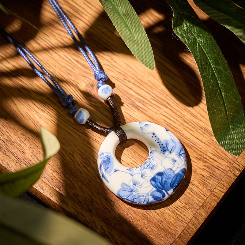 Buddha Stones con ciondolo dell'illuminazione in ceramica con simbolo di loto, simbolo etnico di peonia e fiori di pesco. - Loto - image 0