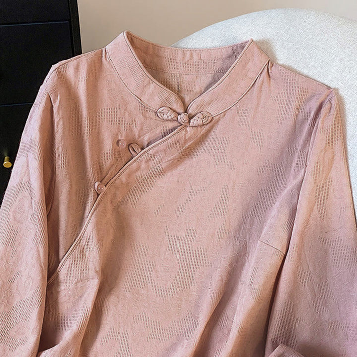 Camicia da donna a maniche lunghe con colletto alla coreana e bottoni a rana cinese, in jacquard con motivo Buddha Stones Commute. - image 23