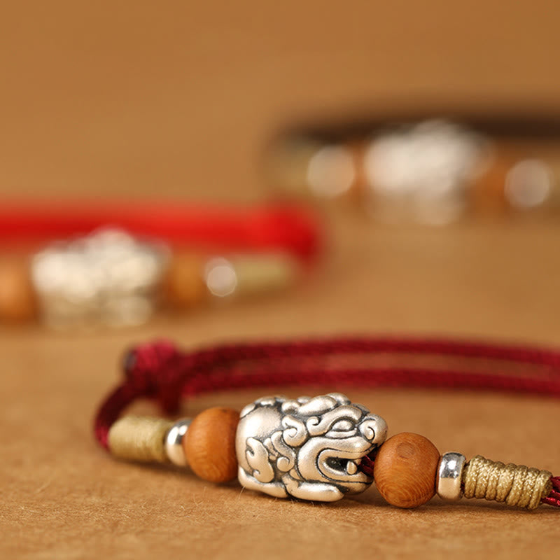 Braccialetto portafortuna intrecciato a mano con perline in legno di pesca, in argento sterling 999, con ciondolo Pixiu Buddha Stones - image 3