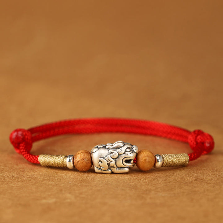 Braccialetto portafortuna intrecciato a mano con perline in legno di pesca, in argento sterling 999, con ciondolo Pixiu Buddha Stones - Cavigliera con filo rosso - image 16