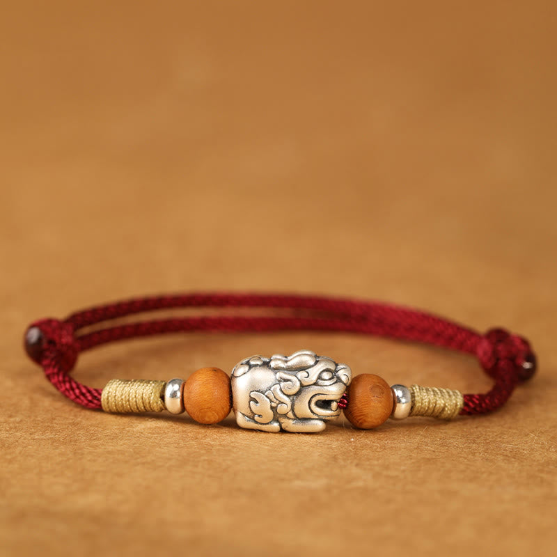 Braccialetto portafortuna intrecciato a mano con perline in legno di pesca, in argento sterling 999, con ciondolo Pixiu Buddha Stones - Cavigliera con cordino rosso scuro - image 1