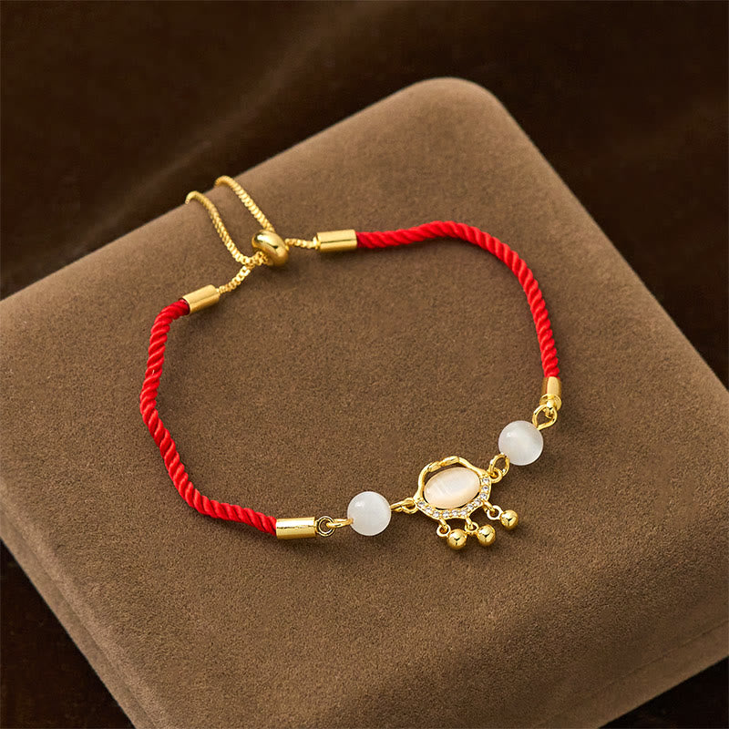 Braccialetto di protezione in rame placcato oro con ciondolo a forma di lucchetto cinese Buddha Stones filo rosso occhio di gatto - image 1