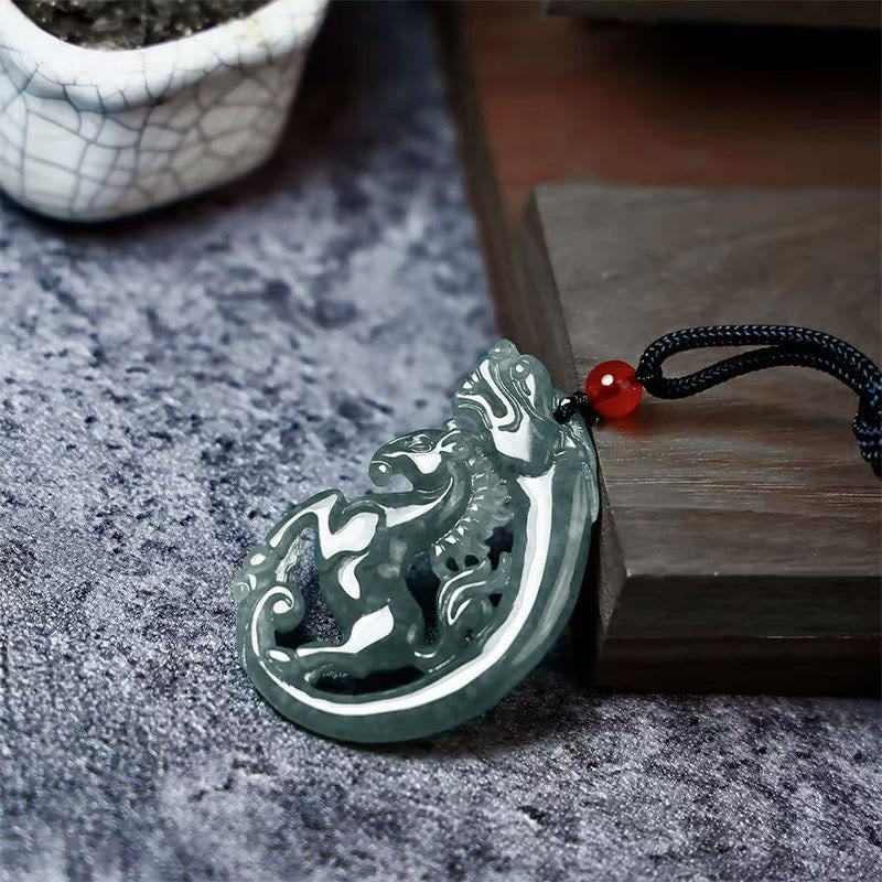 Collana con ciondolo in giada e drago con Buddha Stones e portafortuna dell'anno del cavallo - image 1