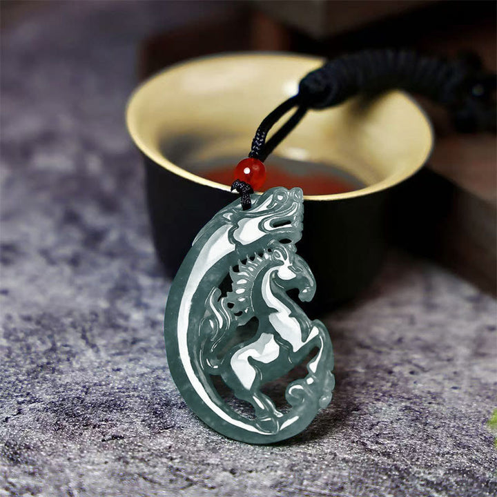 Collana con ciondolo in giada e drago con Buddha Stones e portafortuna dell'anno del cavallo - Giada - image 0