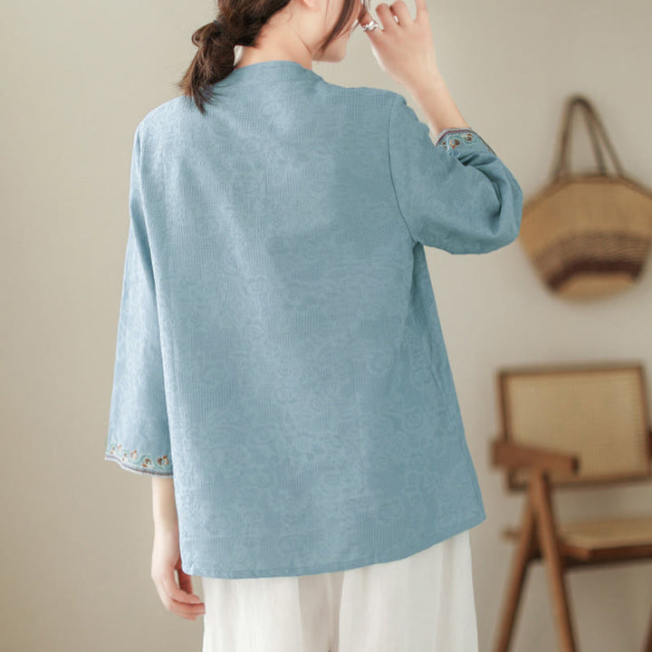 Camicia da donna in cotone con colletto rialzato, maniche a tre quarti ricamate, bottoni a rana in jacquard Buddha Stones - image 10