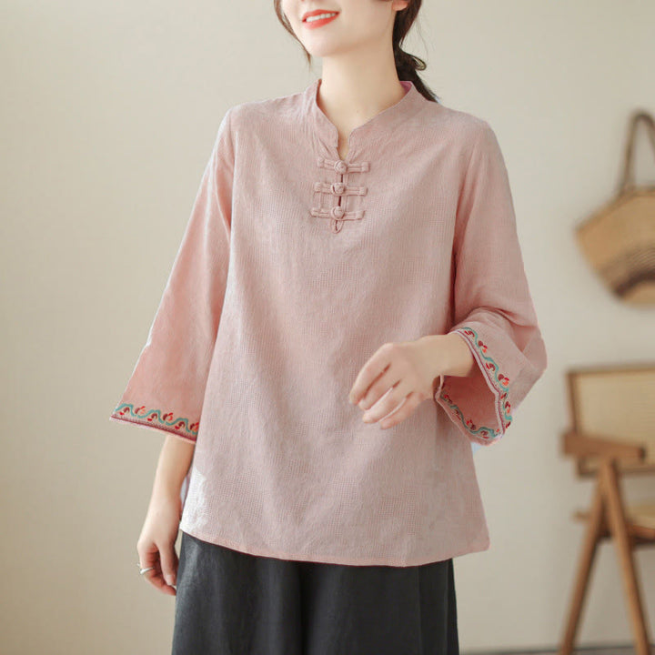 Camicia da donna in cotone con colletto rialzato, maniche a tre quarti ricamate, bottoni a rana in jacquard Buddha Stones - image 26