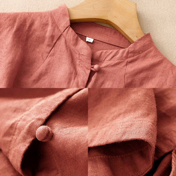 Camicia da donna estiva Buddha Stones a maniche corte con colletto alla coreana, spacchi laterali e chiusura con bottoni a rana. - image 12