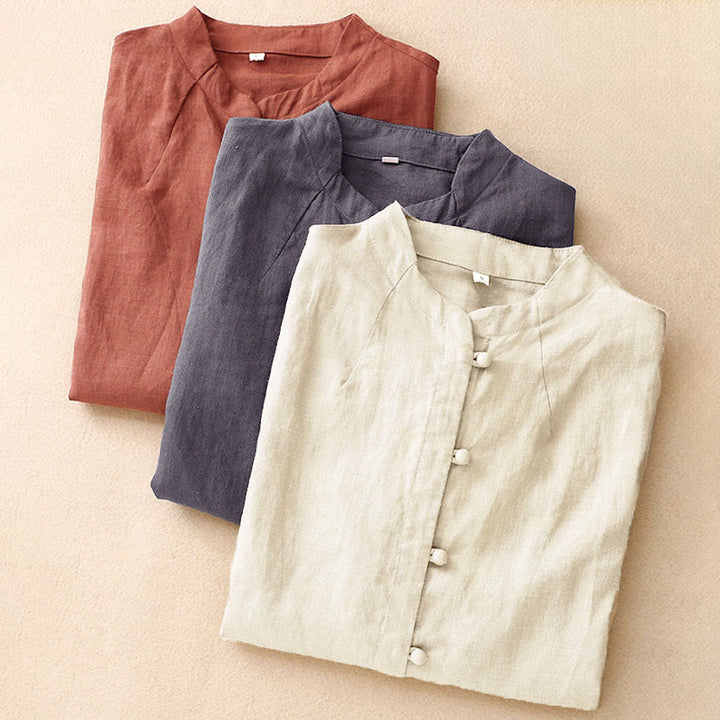 Camicia da donna estiva Buddha Stones a maniche corte con colletto alla coreana, spacchi laterali e chiusura con bottoni a rana. - image 18