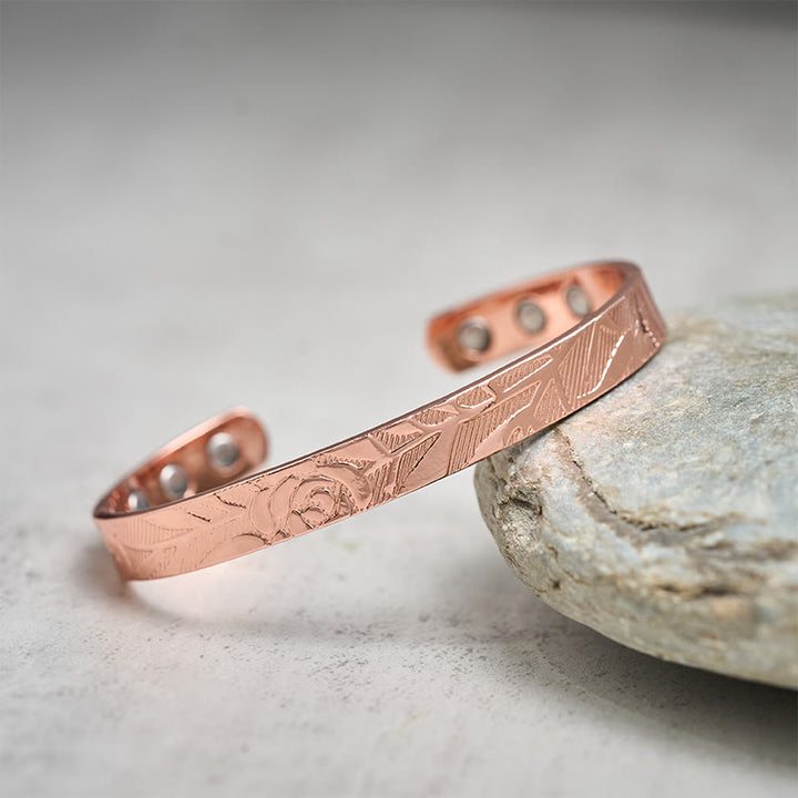 Buddha Stones Bracciale rigido aperto con motivo floreale a rosa e portafortuna in rame - Bracciale in rame da 8 mm (circonferenza del polso: 15-18 cm) - image 7