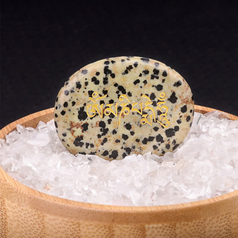 Buddha Stones Pietra da Palmo in Ametista e Occhio di Tigre con Incisione "Om Mani Padme Hum" – Decorazione in Cristallo (35 x 45 mm) - Diaspro dalmata naturale (il colore può variare) 35*45 mm - image 12