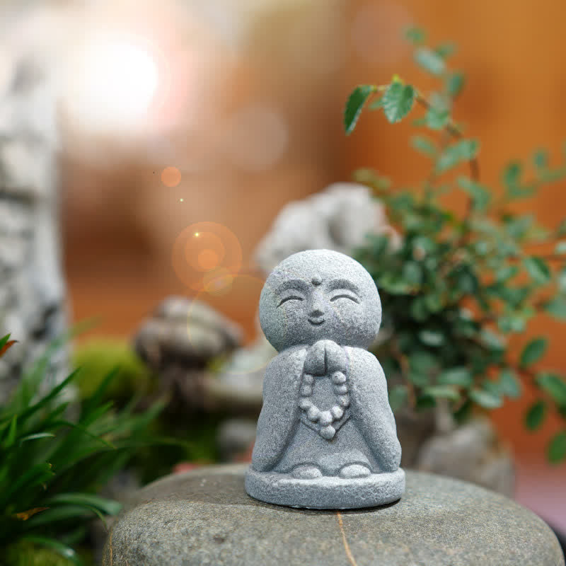 Buddha Stones Piccola statua in resina del Buddha Ksitigarbha in preghiera, raffigurante la compassione e la meditazione. - image 11