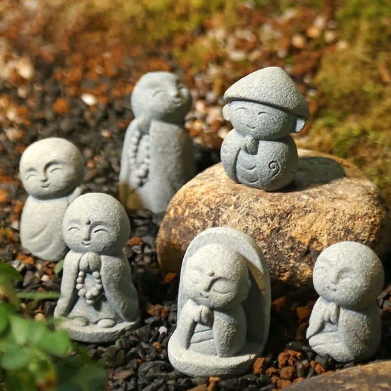 Buddha Stones Piccola statua in resina del Buddha Ksitigarbha in preghiera, raffigurante la compassione e la meditazione. - image 0