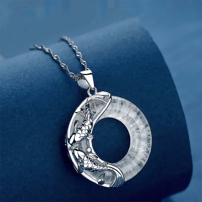Buddha Stones Collana con ciondolo a forma di carpa koi portafortuna in quarzo trasparente e fibbia circolare della pace. - image 1