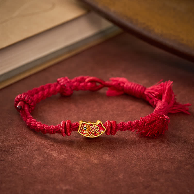 Buddha Stones Braccialetto portafortuna con filo rosso e pesce koi - Corda rosso scuro - image 0