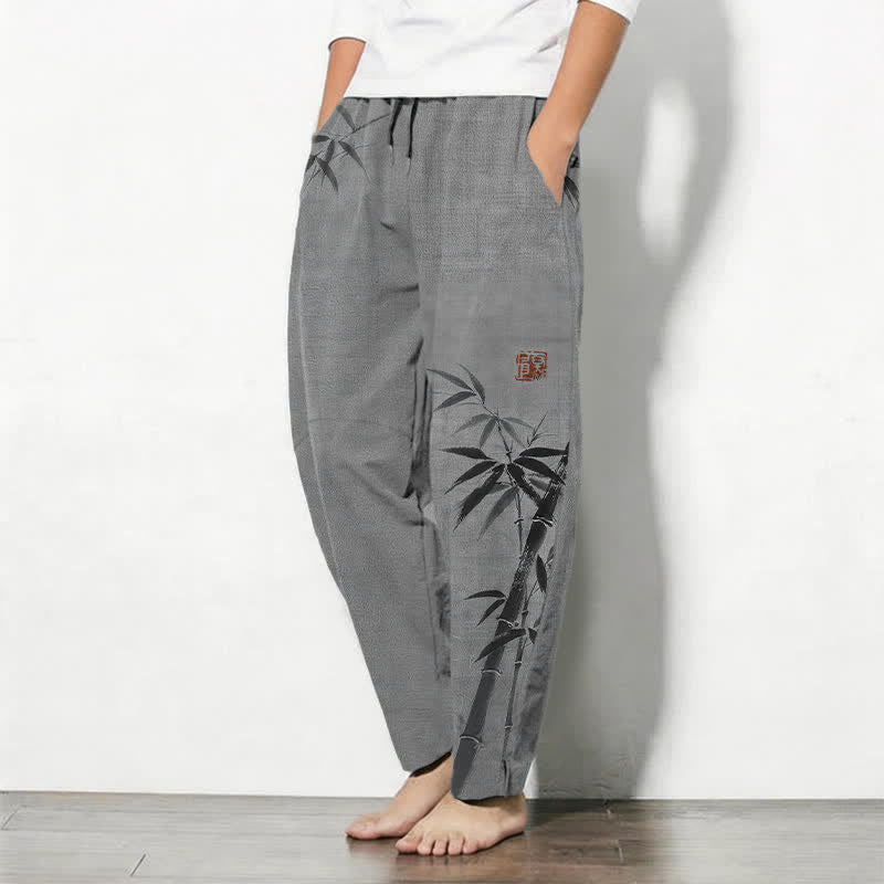 Buddha Stones Pantaloni da uomo affusolati con coulisse e tasche, in puro cotone, con stampa effetto bambù. - image 1