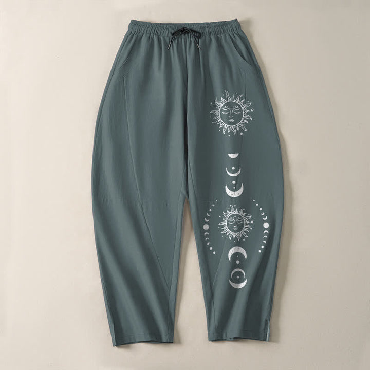Buddha Stones Pantaloni da uomo affusolati in puro cotone con coulisse e tasche, con motivo a fasi lunari e sole. - image 13