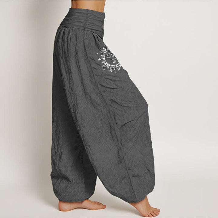 Buddha Stones Pantaloni harem da donna in puro cotone con fantasia sole e luna e vita elasticizzata. - image 9