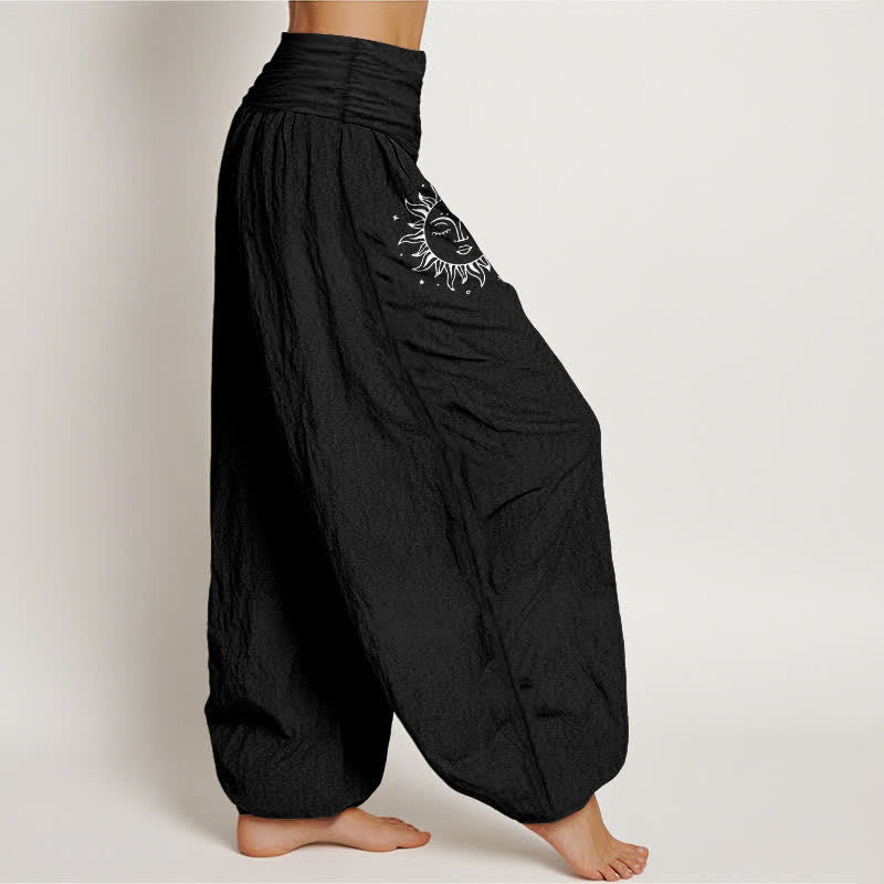 Buddha Stones Pantaloni harem da donna in puro cotone con fantasia sole e luna e vita elasticizzata. - image 6