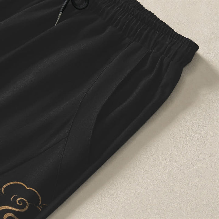 Buddha Stones Pantaloni da uomo affusolati con coulisse e tasche, in puro cotone, con motivo drago dorato e nuvole di buon auspicio. - image 4